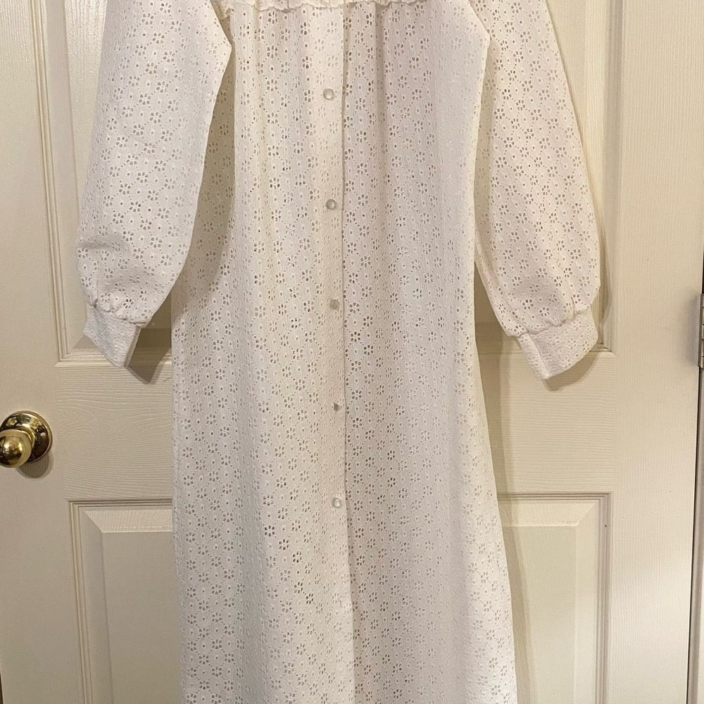 Jennifer Dale Vintage Chic White Eyelet Women's Robe